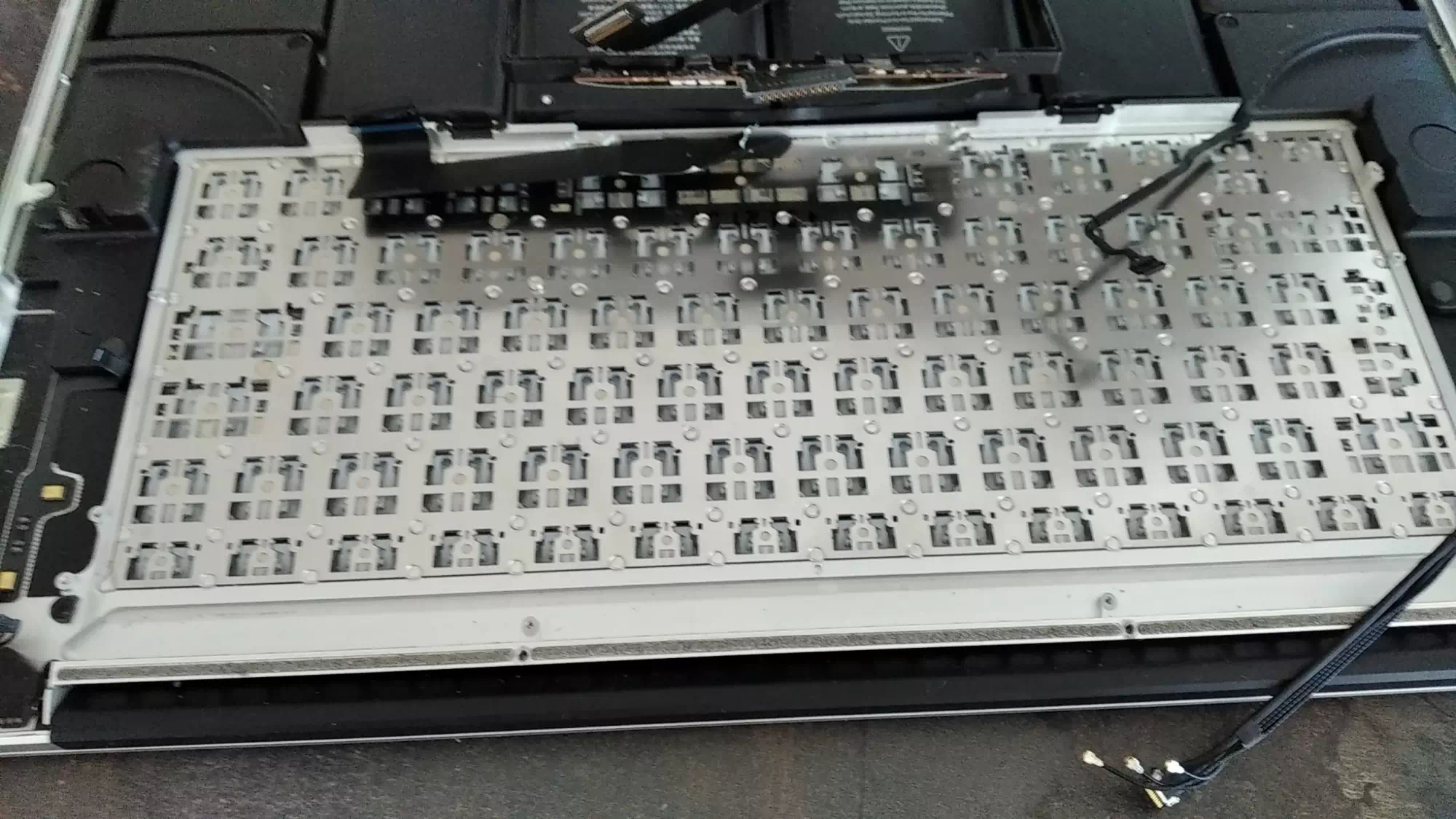 Výměna klávesnice MacBook