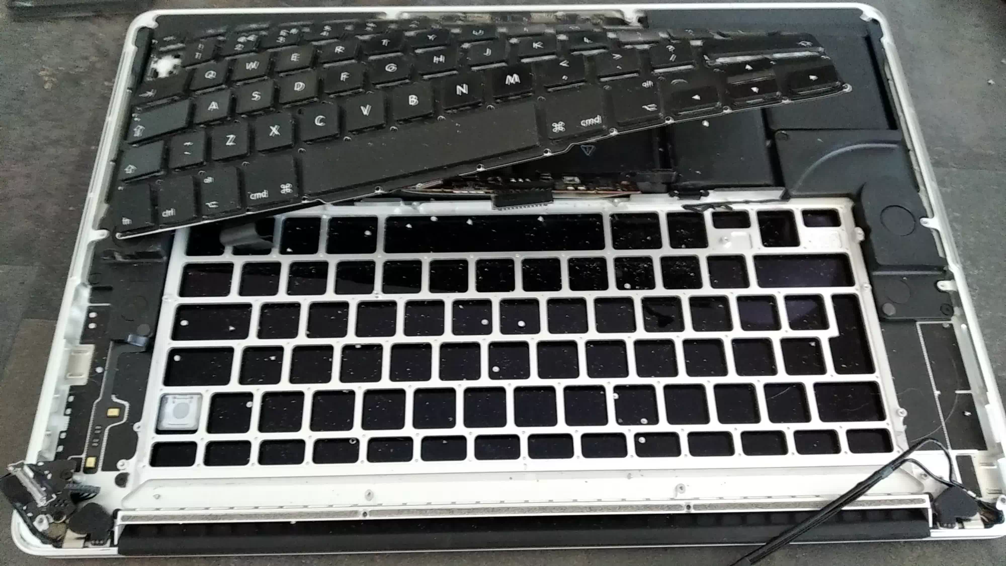 Výměna klávesnice MacBook