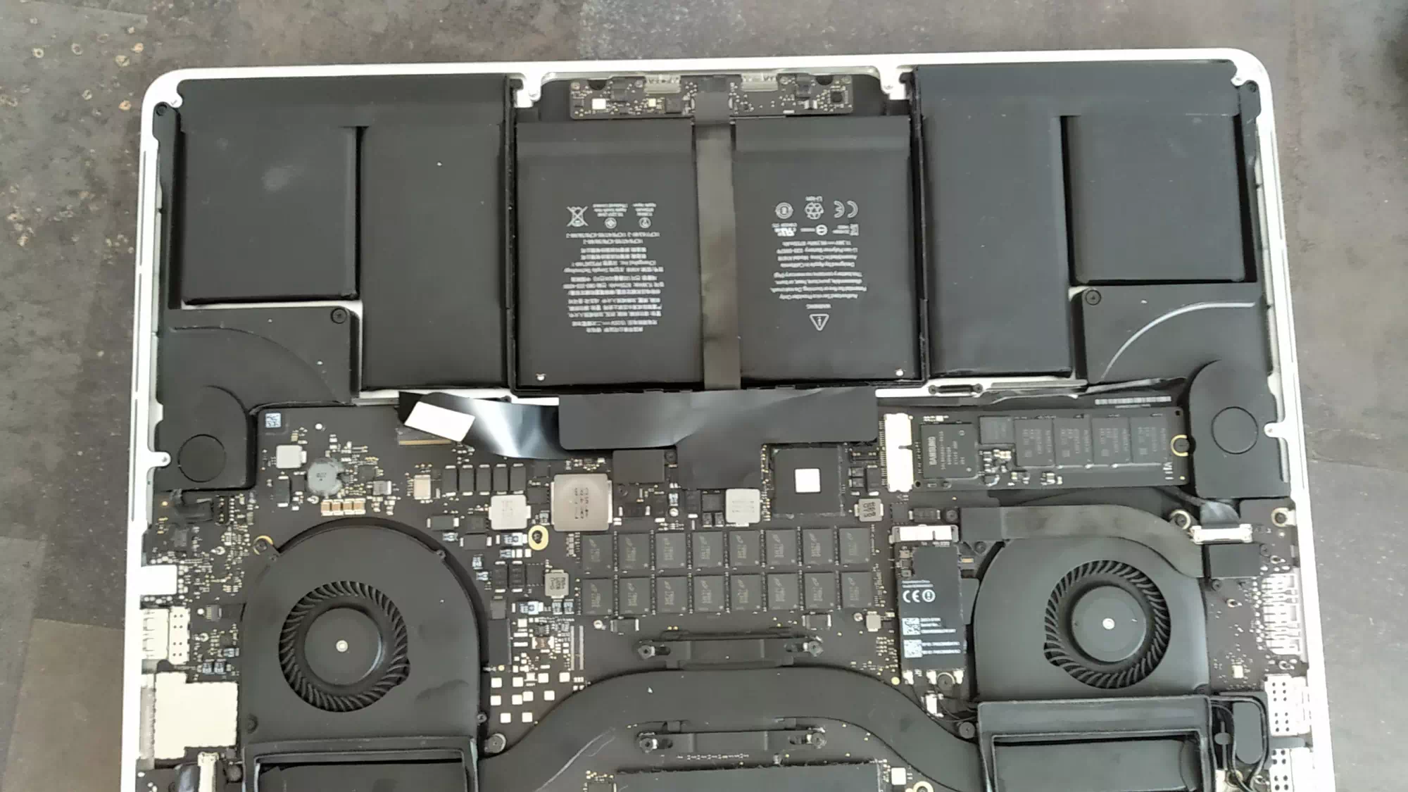 Výměna klávesnice MacBook