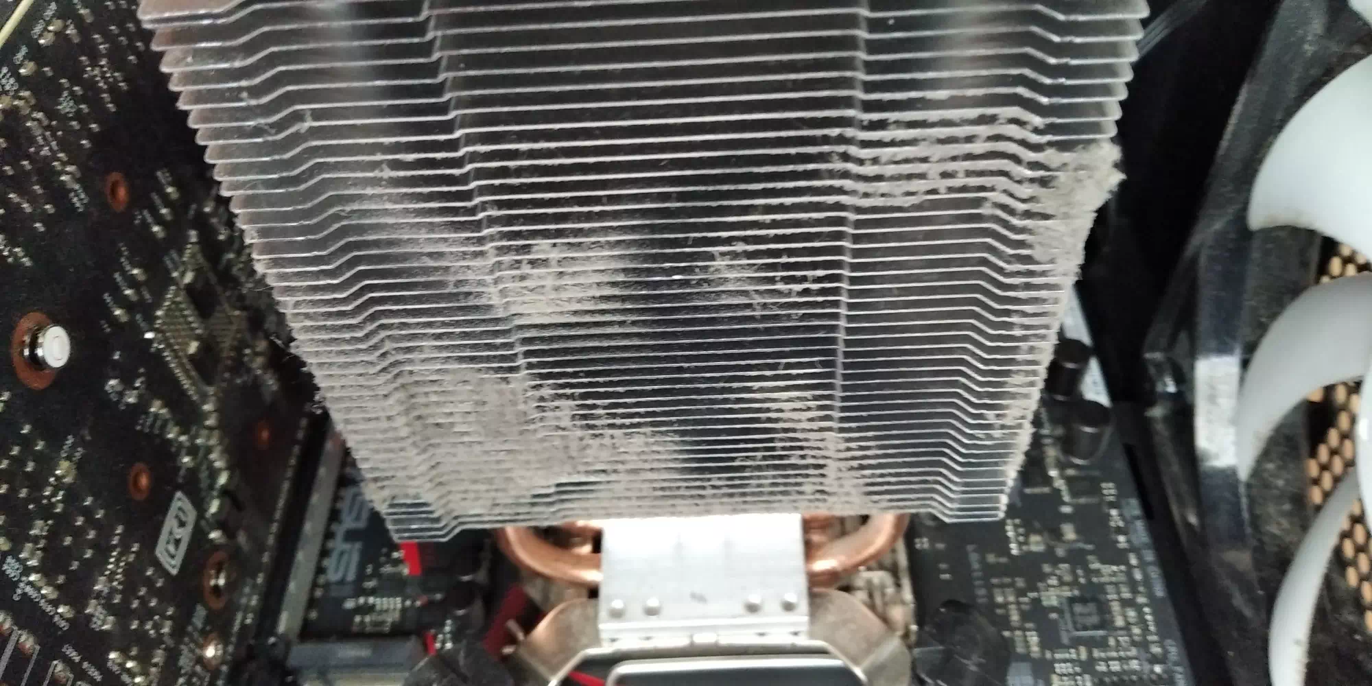 Zanešený ventilátor procesoru